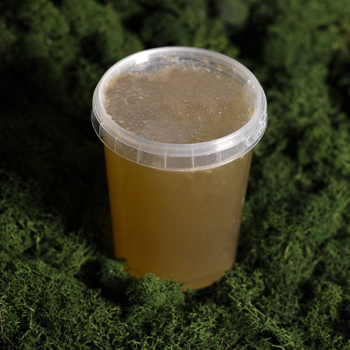 Vištienos/kalakutienos kaulų sultinys su žolelėmis