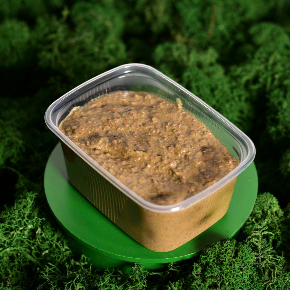 Kepenėlių paštetas su spanguolėmis ir romu